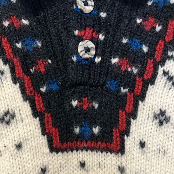 Nomadic Traders Wool Sweater made in Peru - Picture 3 of 6